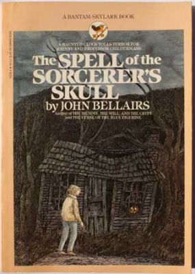 The Spell of The Sorcerer's Skull by John Bellairs
Bantam-Skylark
1985
